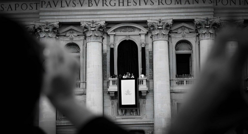 Il rientro in Vaticano di Leone XIV: un monito universale contro l'inaccettabilit� della guerra